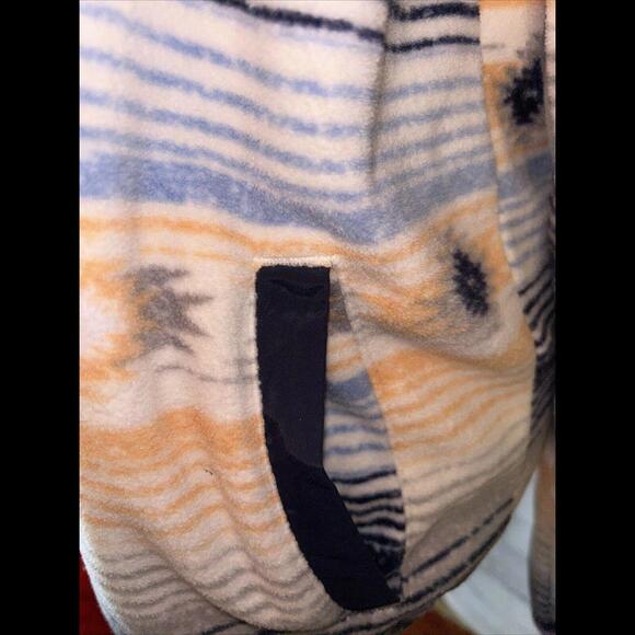 🔥🔥SOLD🔥🔥Womens Cinch Quarter Snap Sleeve Pullover Stripe Sz Medium Aztec - Picture 2 of 8